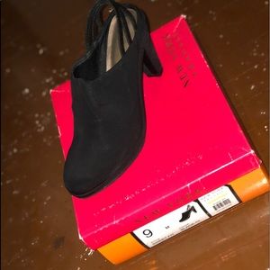 Black heels with a lil wedge